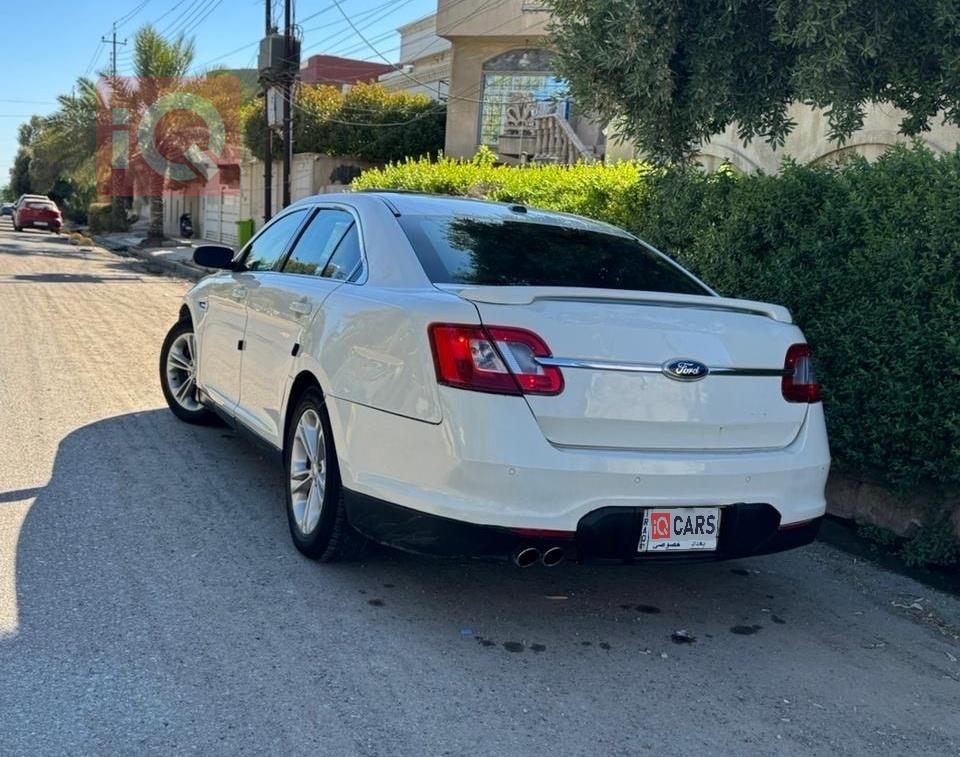 Ford Taurus